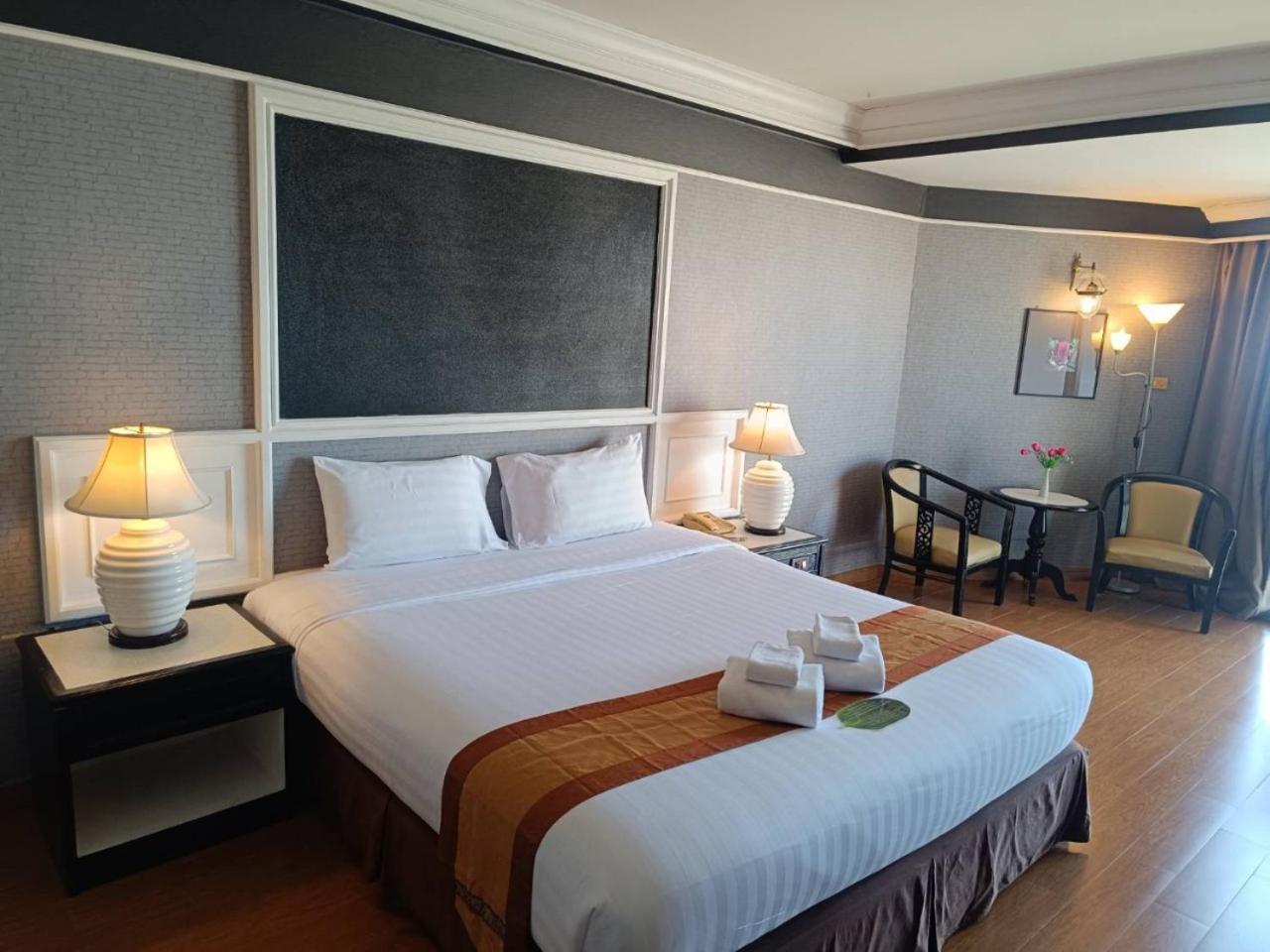 Hotel First Pacific Cirrus Pattaya Exterior foto