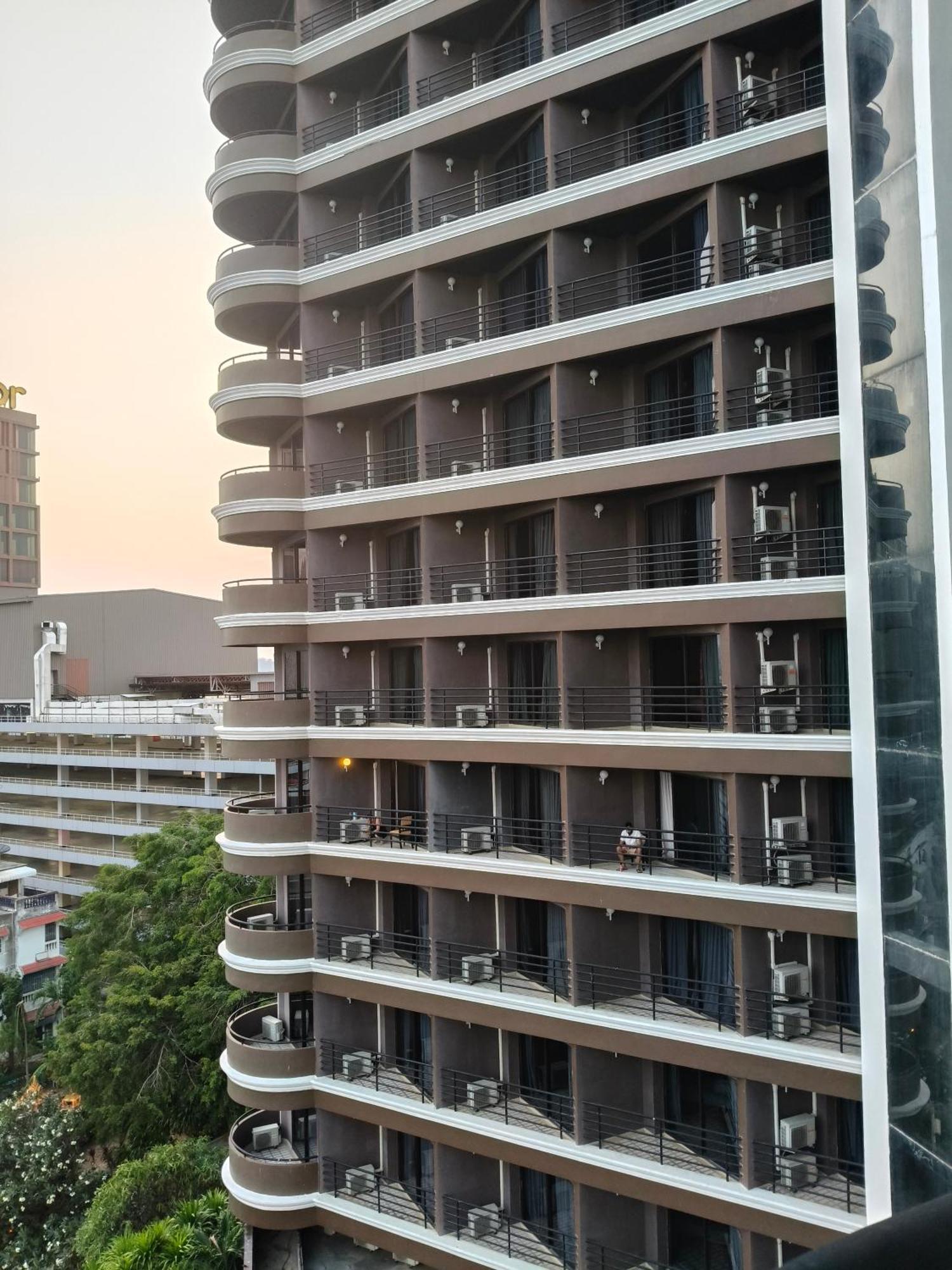 Hotel First Pacific Cirrus Pattaya Exterior foto