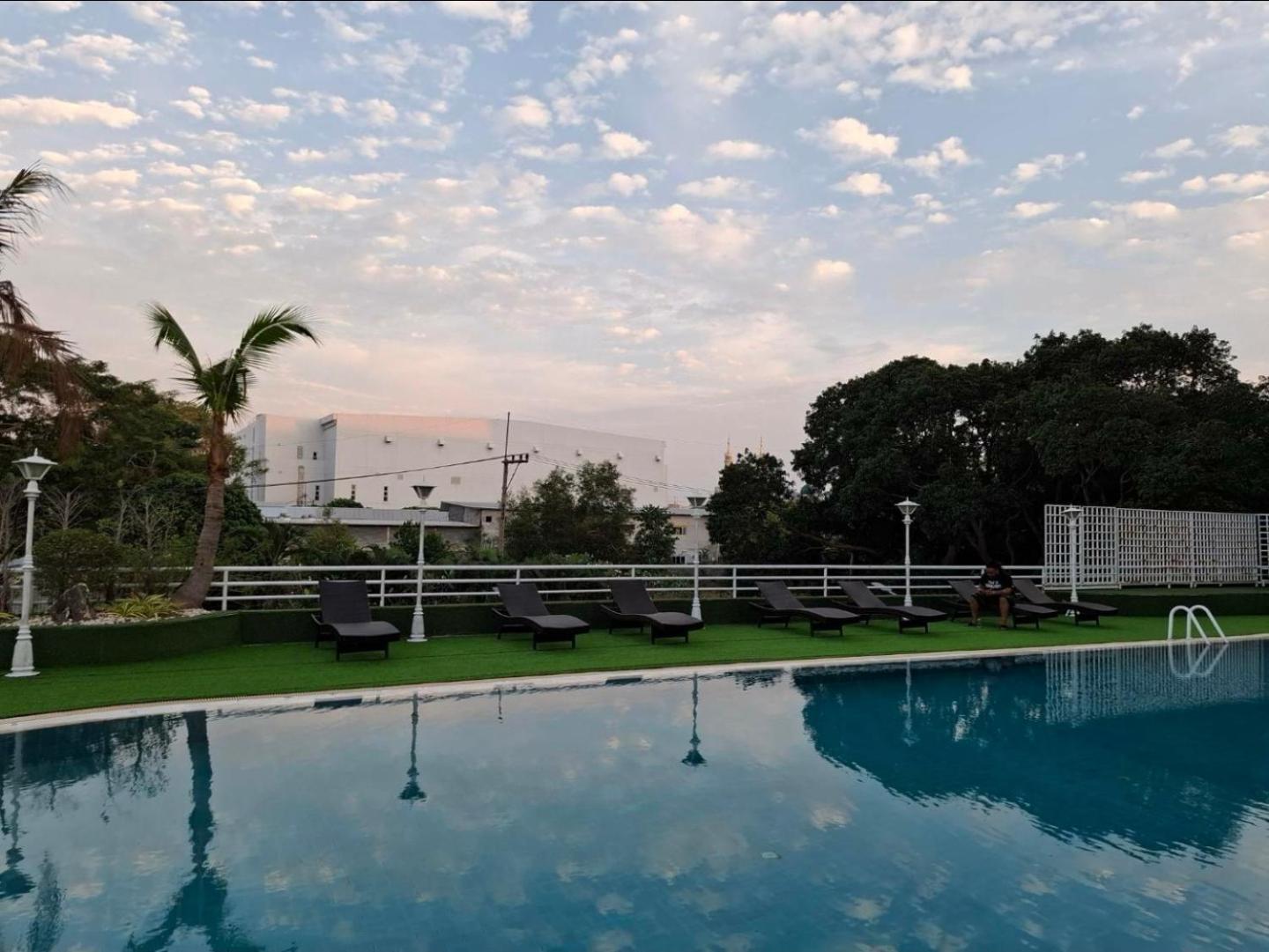 Hotel First Pacific Cirrus Pattaya Exterior foto
