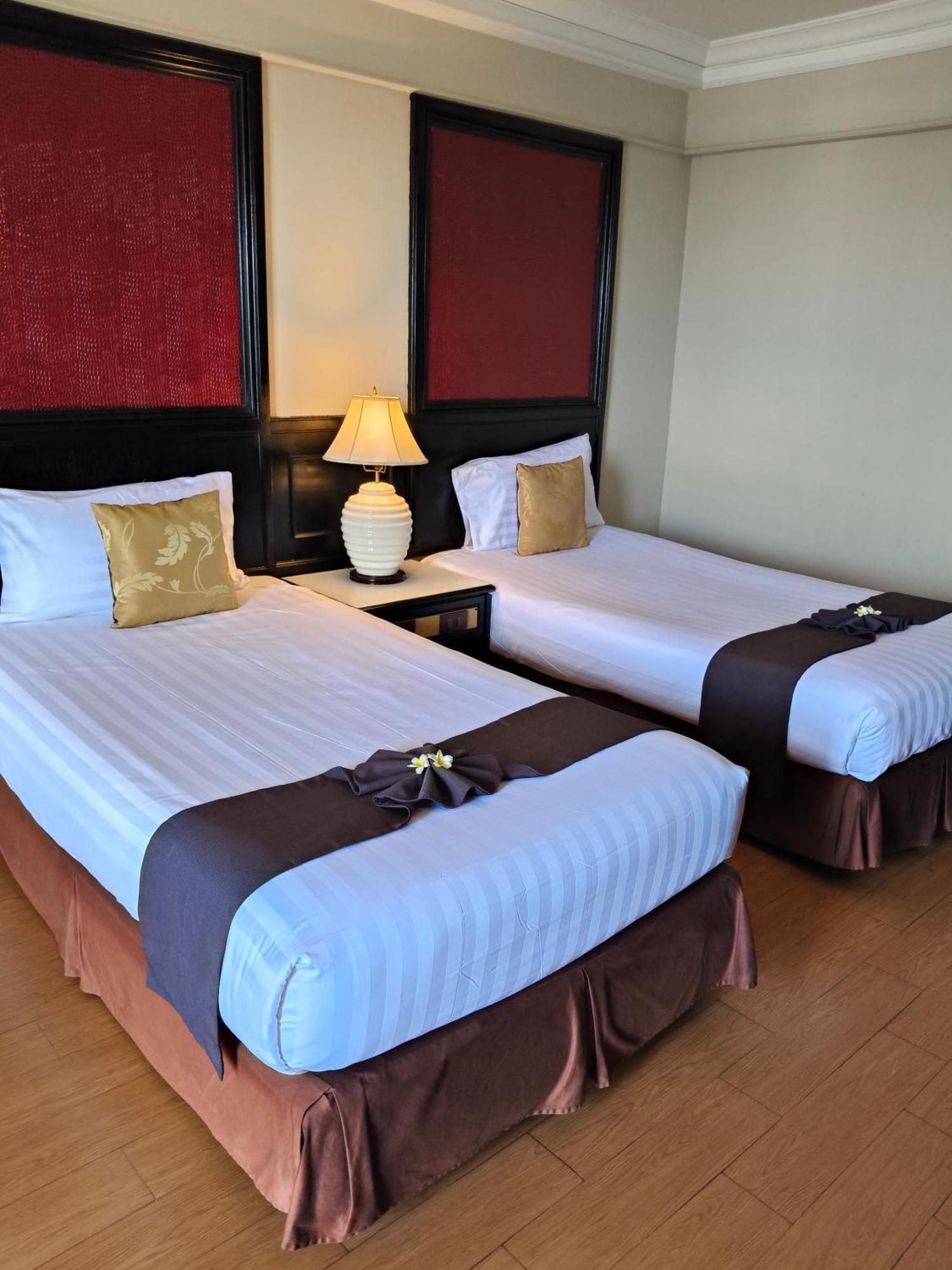 Hotel First Pacific Cirrus Pattaya Exterior foto