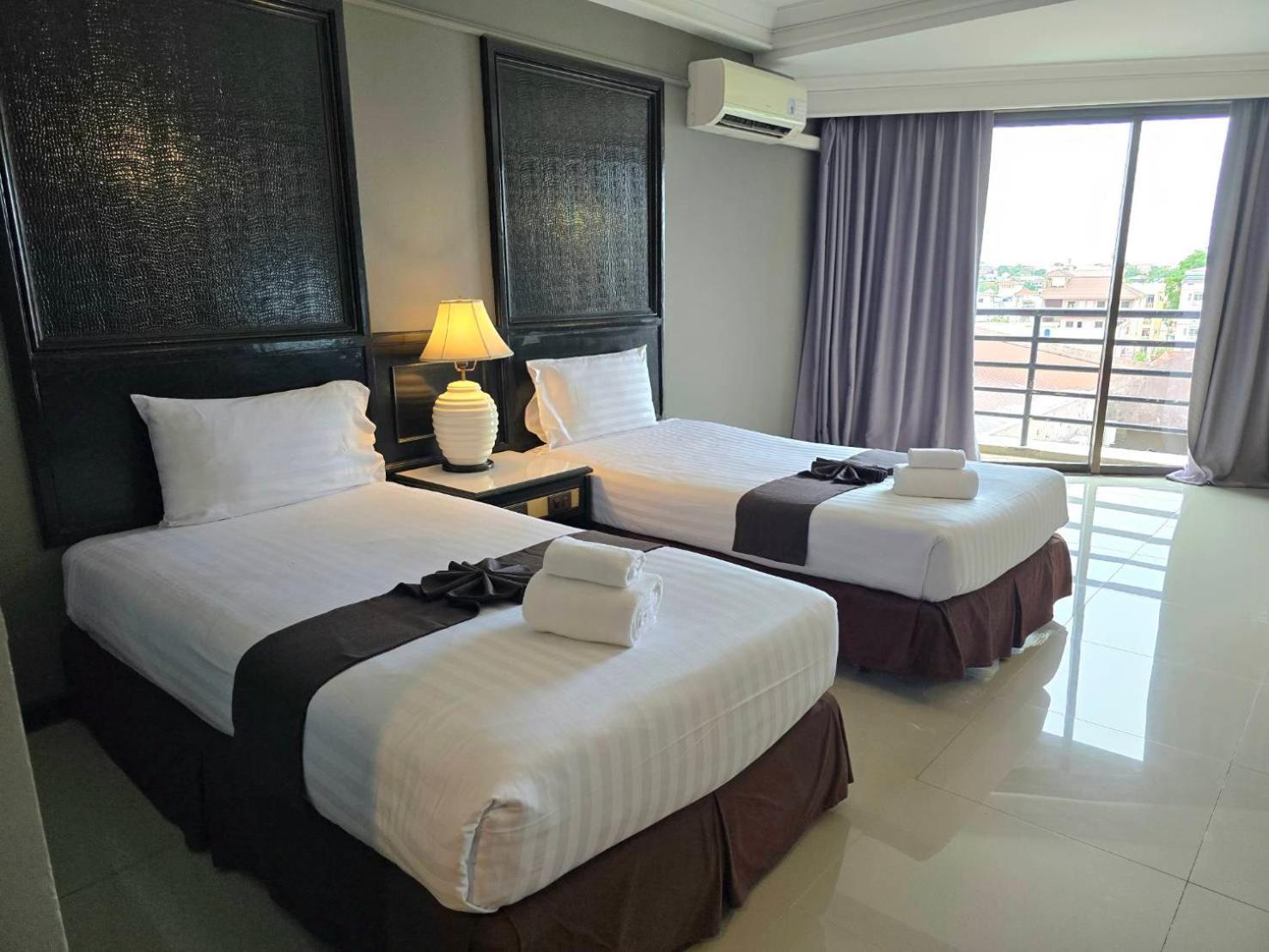 Hotel First Pacific Cirrus Pattaya Exterior foto