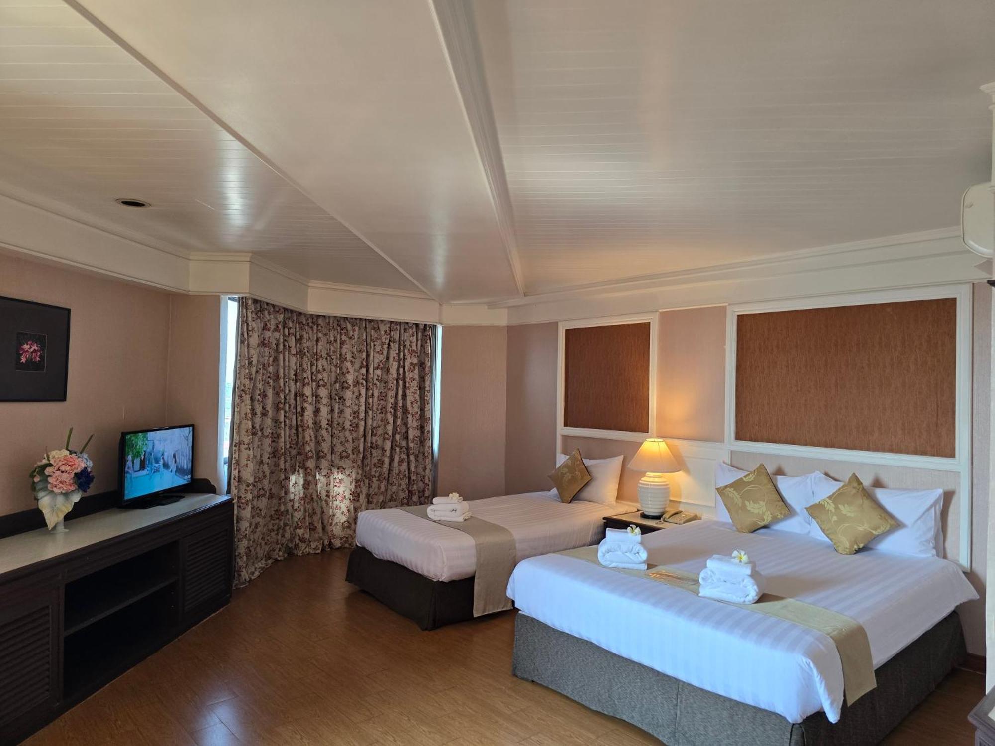 Hotel First Pacific Cirrus Pattaya Exterior foto