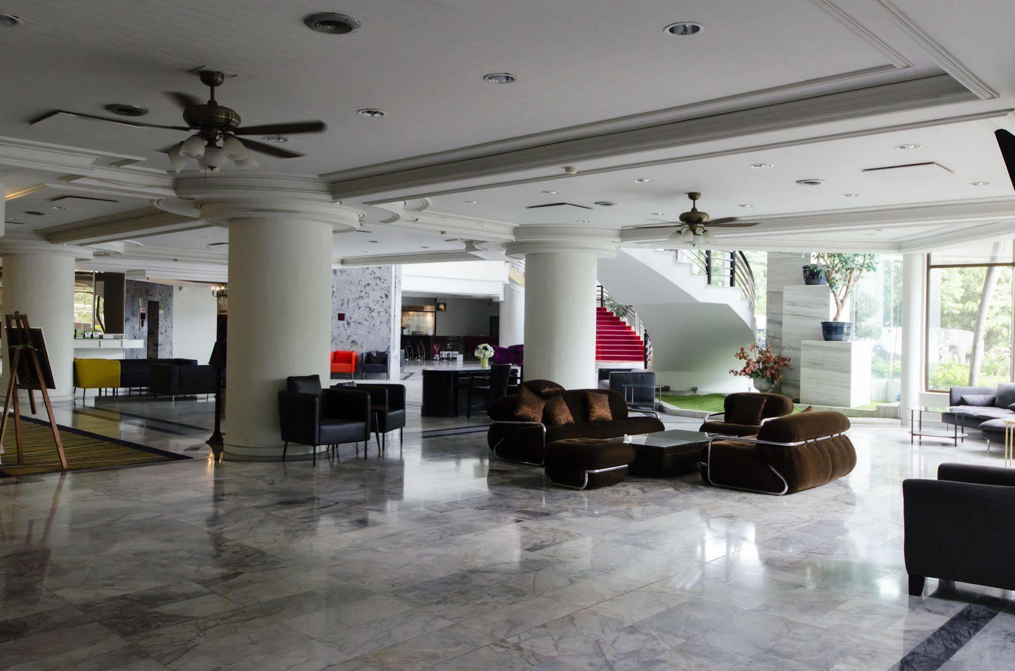 Hotel First Pacific Cirrus Pattaya Exterior foto