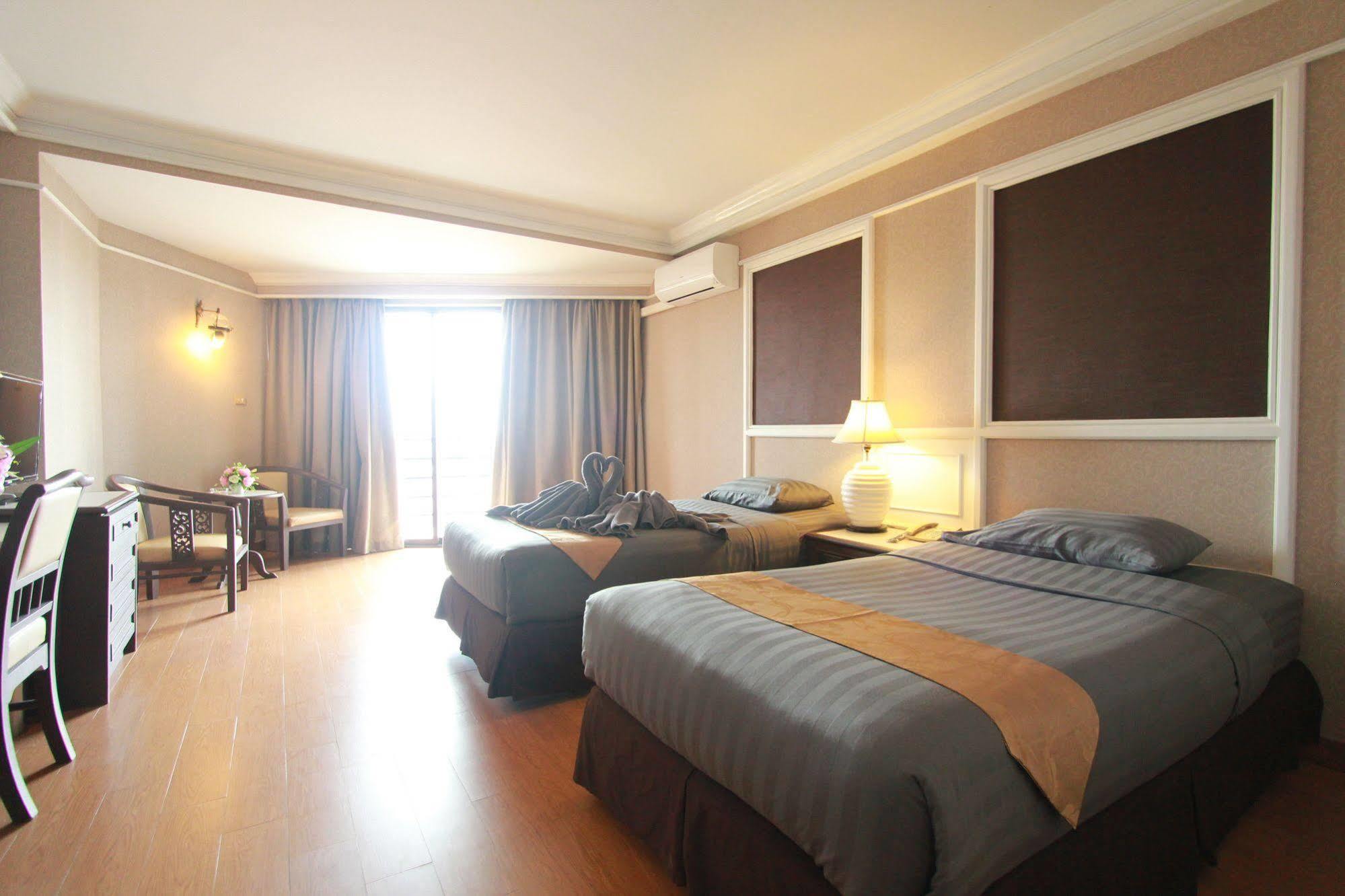 Hotel First Pacific Cirrus Pattaya Exterior foto